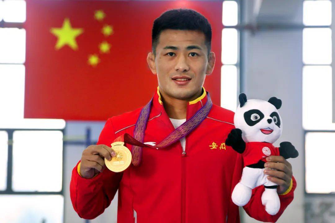 乌兹别克斯坦选手斩获第一，摔跤比赛斩获冠军的简单介绍