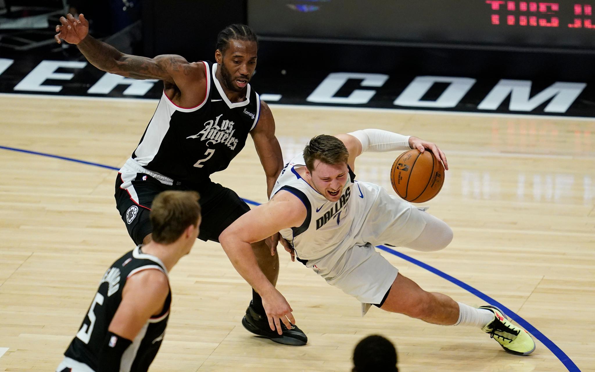 球场上的风云变化，篮球联赛屡屡惊喜的简单介绍