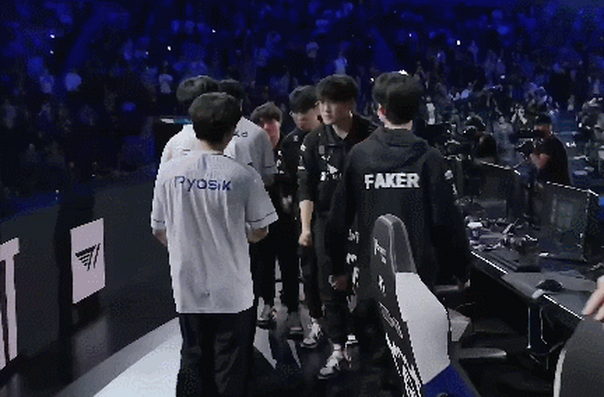 DRX力克V5,Keria拿下关键大龙淘汰赛3:1(北京) DRX力克V5,Keria拿下关键大龙淘汰赛3:1(北京)