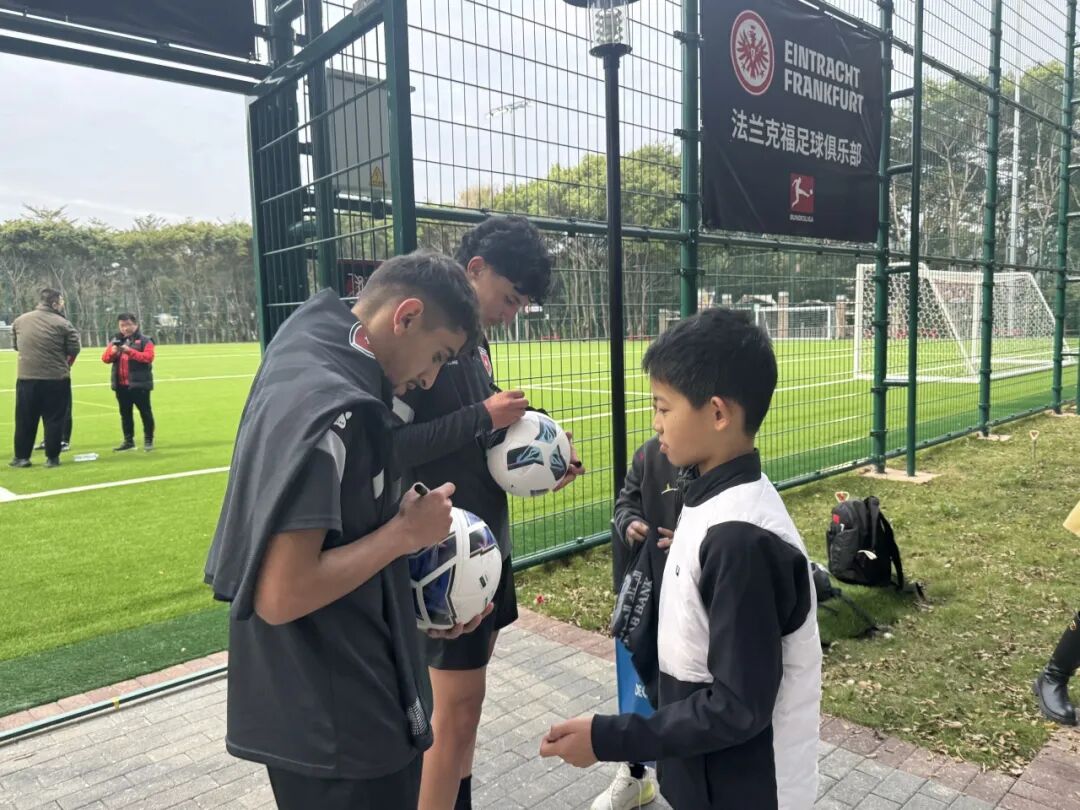 关于法兰克福备战惊险比赛，为球迷带来希望的信息