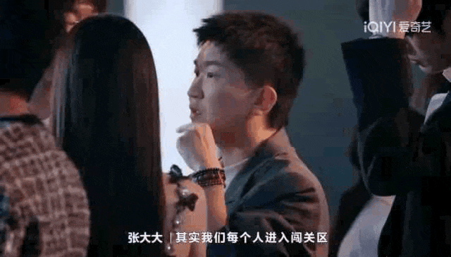 关于对决背后的策略和技巧，舞台上的竞争前所未有的激烈的信息