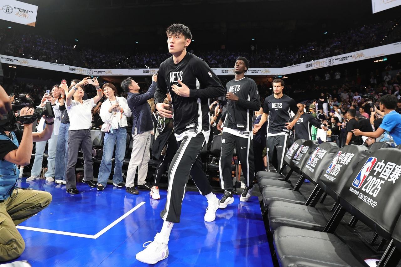 篮网B队爆冷篮网，布克送出助攻的简单介绍