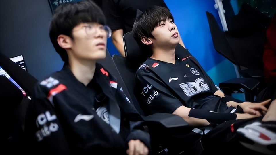 LPL官方公布最新积分榜，悬念再起