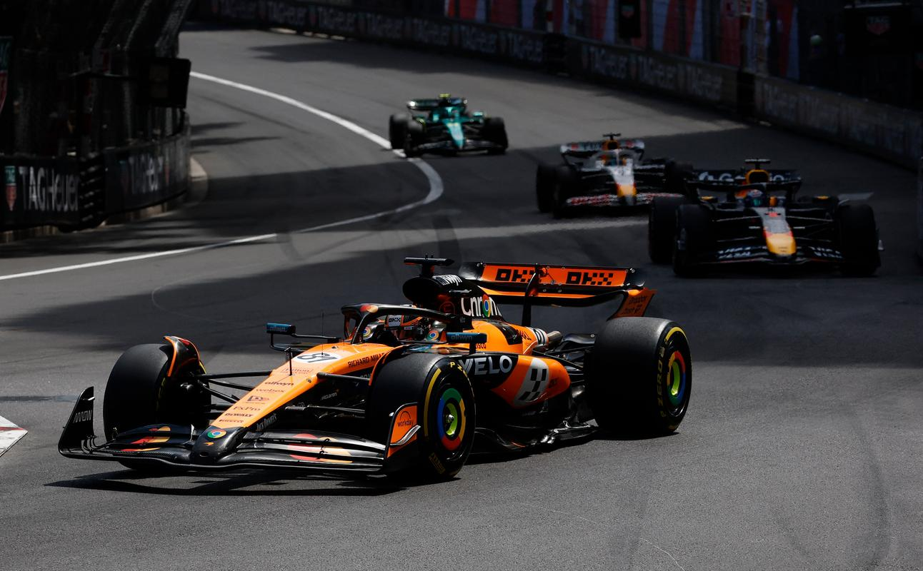 威廉姆斯横扫红牛车队，佩雷兹带队取胜