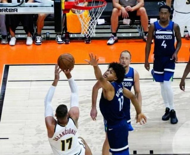 青岛队完胜湖人，戈贝尔高光表现